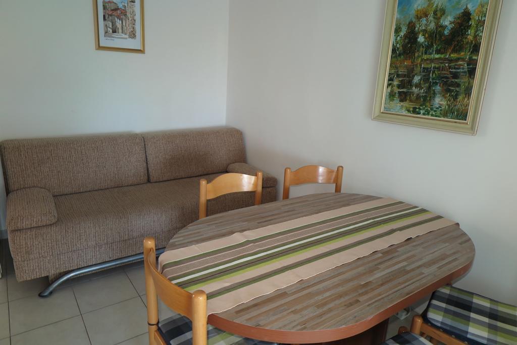 Apartment Omerovic Novalja Exterior photo