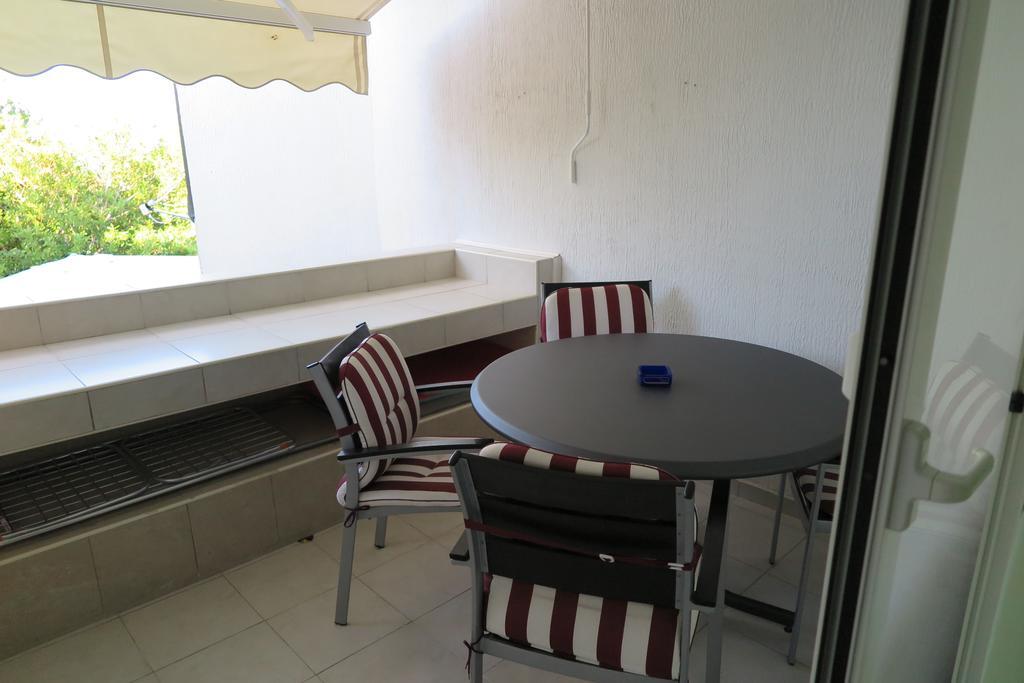 Apartment Omerovic Novalja Exterior photo