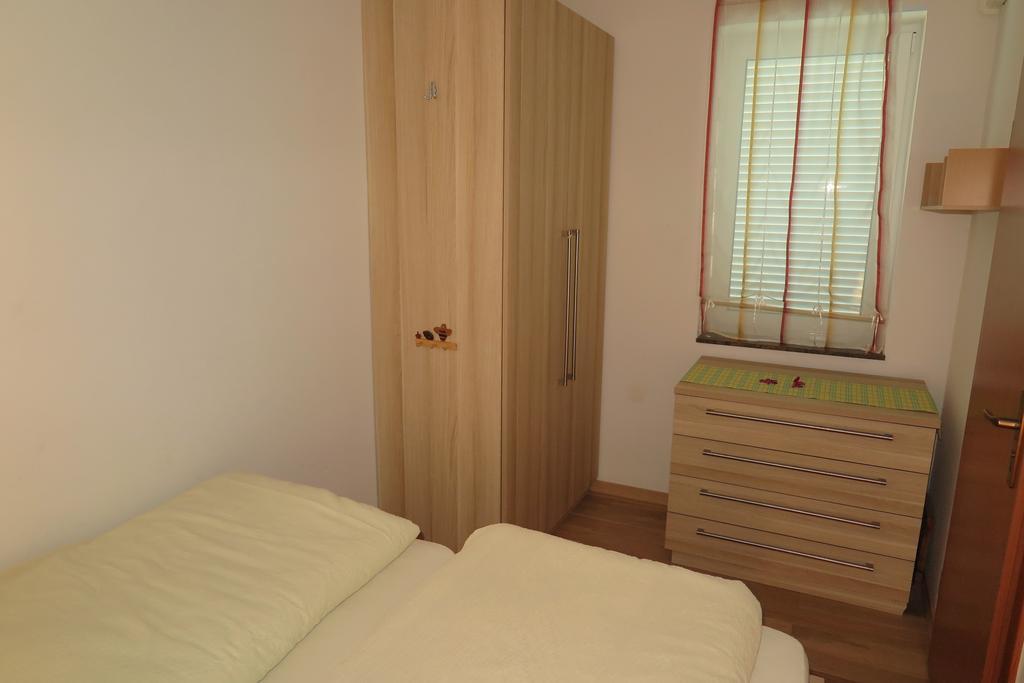 Apartment Omerovic Novalja Exterior photo