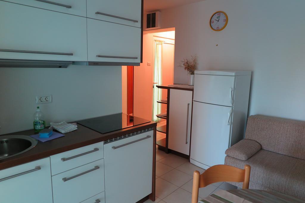 Apartment Omerovic Novalja Exterior photo